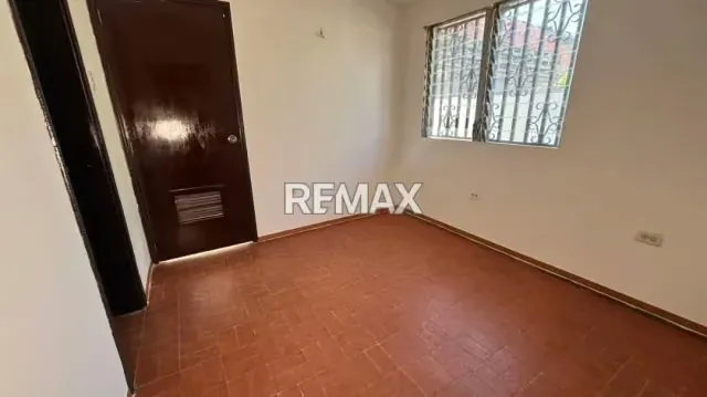 CASA EN SECTOR 18 DE OCTUBRE - 11