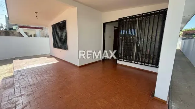 CASA EN SECTOR 18 DE OCTUBRE - 2