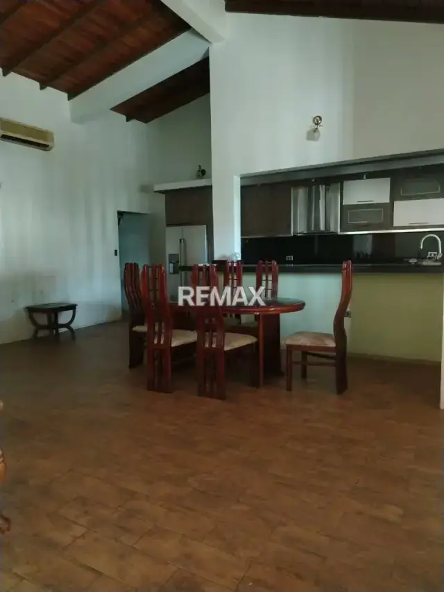 Alquilo casa Semiamueblado en la zona Sur, urbanización Lomas del viento.