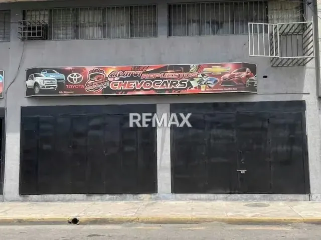 Amplio Local Comercial a pie de Av Ayacucho y Boyaca - 2