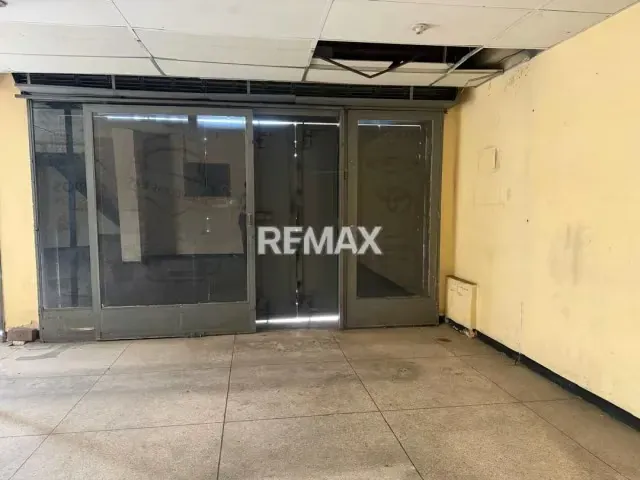 Amplio Local Comercial a pie de Av Ayacucho y Boyaca - 3