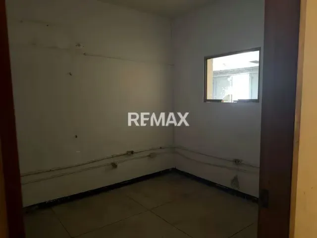 Amplio Local Comercial a pie de Av Ayacucho y Boyaca - 9