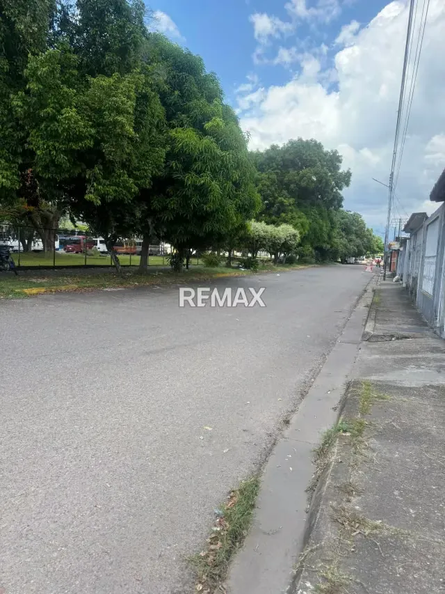 BONITA CASA EN VENTA UBICADA EN LA FRIA CALLE 4 - 8