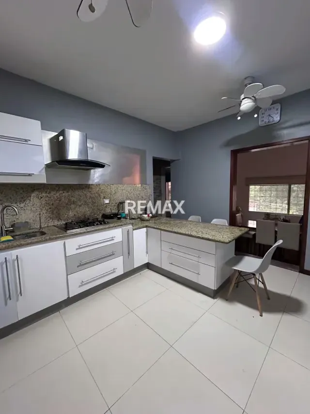 Exclusiva Residencia en Venta en la Urbanización Pedregal II - 3