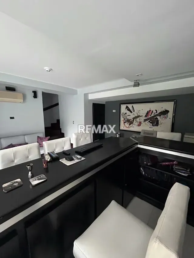 Exclusiva Residencia en Venta en la Urbanización Pedregal II - 8