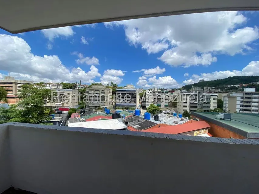 Apartamento (1 Nivel) en Alquiler en Cumbres de Curumo, Distrito Metropolitano - 16