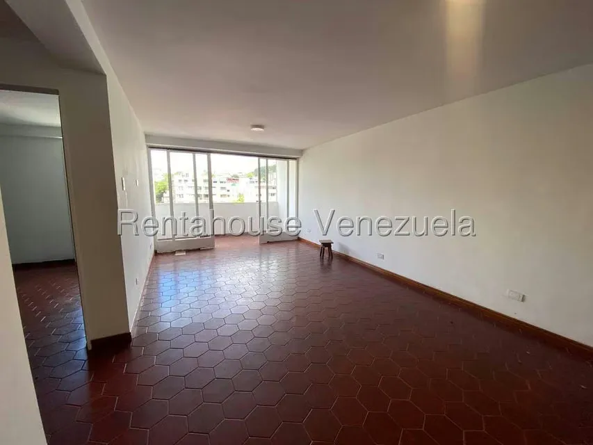 Apartamento (1 Nivel) en Alquiler en Cumbres de Curumo, Distrito Metropolitano - 5