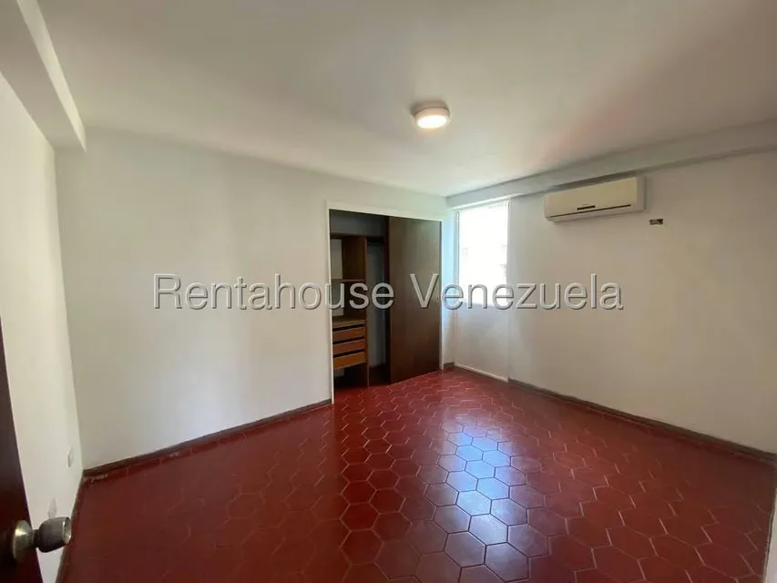 Apartamento (1 Nivel) en Alquiler en Cumbres de Curumo, Distrito Metropolitano - 8