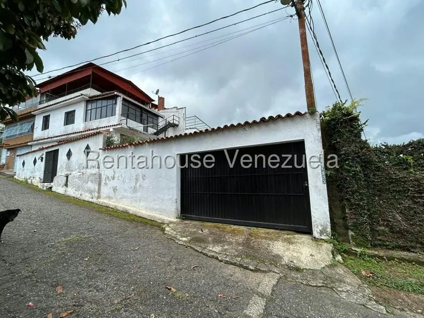 Casa (Multipes Niveles) en Venta en El Refugio, Miranda