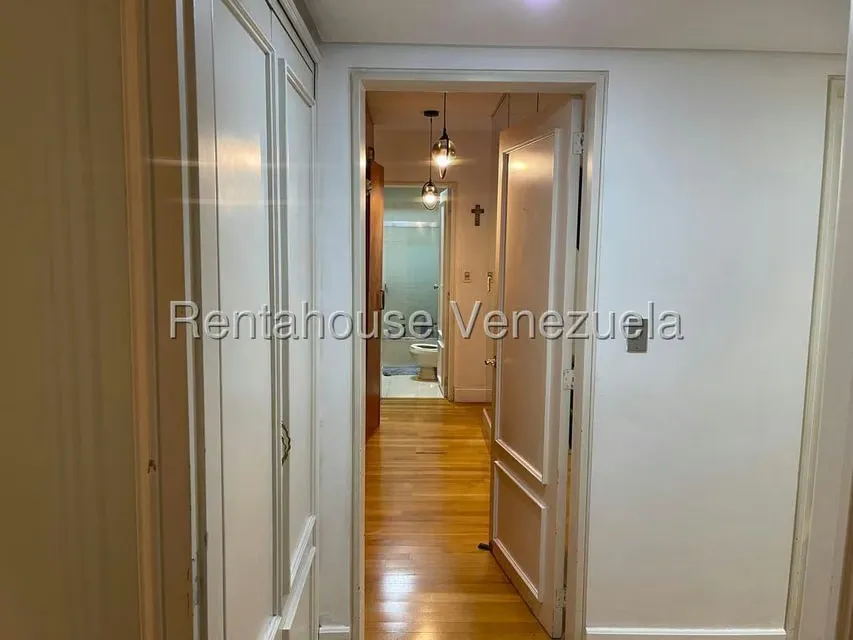 Apartamento (1 Nivel) en Venta en Los Chorros, Distrito Metropolitano - 12