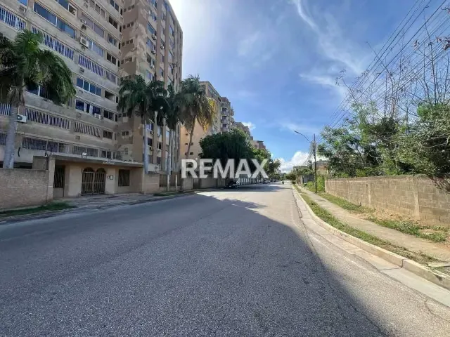 EN VENTA APARTAMENTO EN RESD. VILLAMAR, URB JORGE COLL - ISLA DE MARGARITA - 2