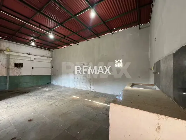 Casa Comercial Multifuncional con Locales Comerciales Sector Las Marías - 4
