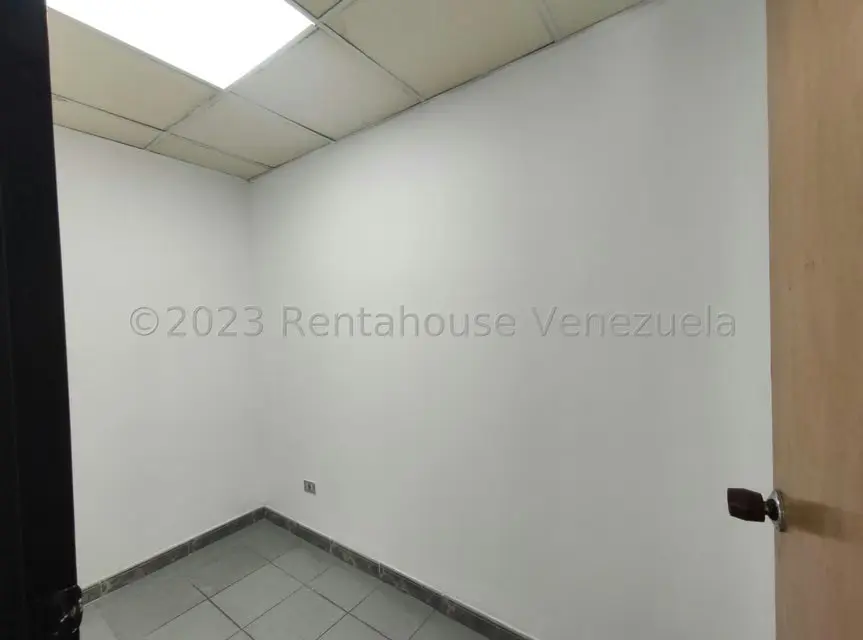 Local Comercial en Alquiler en El Tambor, Miranda - 3