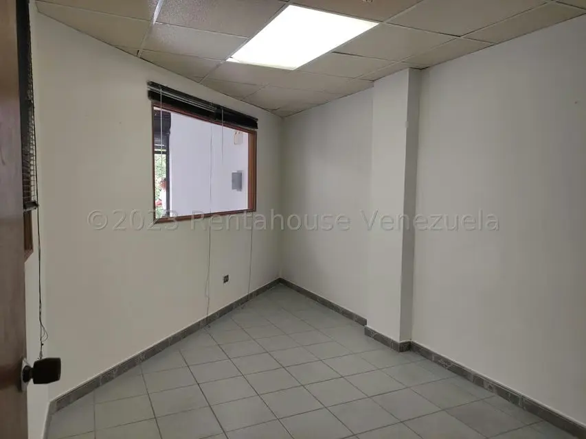 Local Comercial en Alquiler en El Tambor, Miranda - 4
