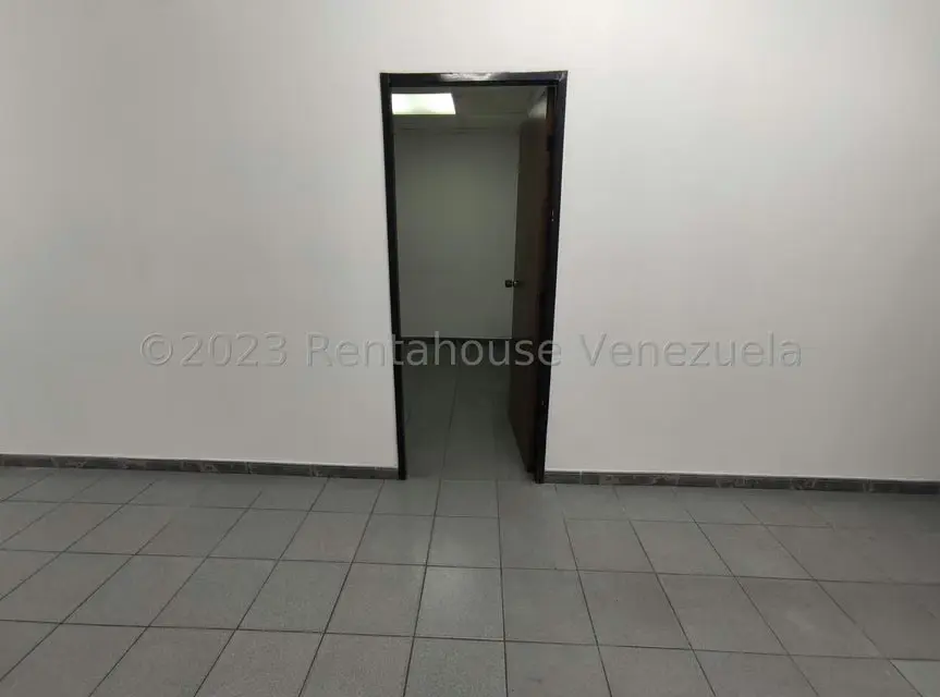 Local Comercial en Alquiler en El Tambor, Miranda - 8