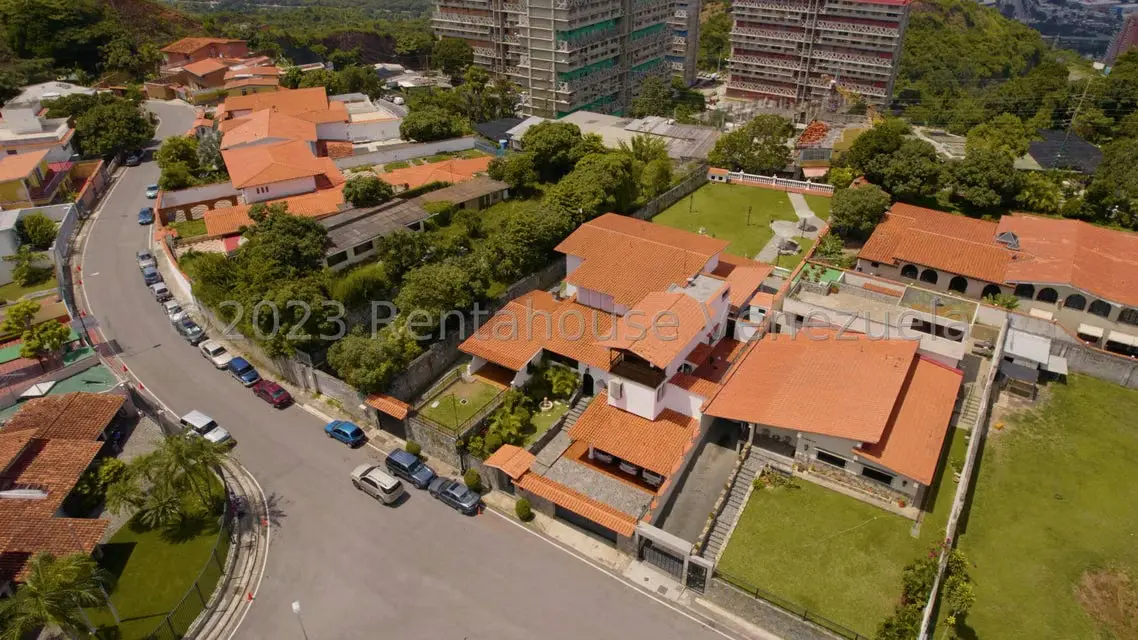 Casa (Duplex) en Venta en Cumbres de Curumo, Distrito Metropolitano - 2