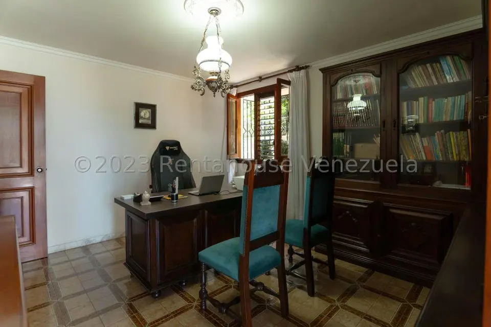 Casa (Duplex) en Venta en Cumbres de Curumo, Distrito Metropolitano - 29
