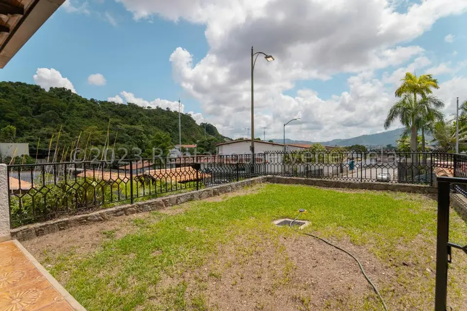 Casa (Duplex) en Venta en Cumbres de Curumo, Distrito Metropolitano - 40