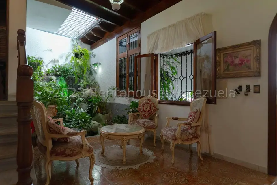 Casa (Duplex) en Venta en Cumbres de Curumo, Distrito Metropolitano - 46