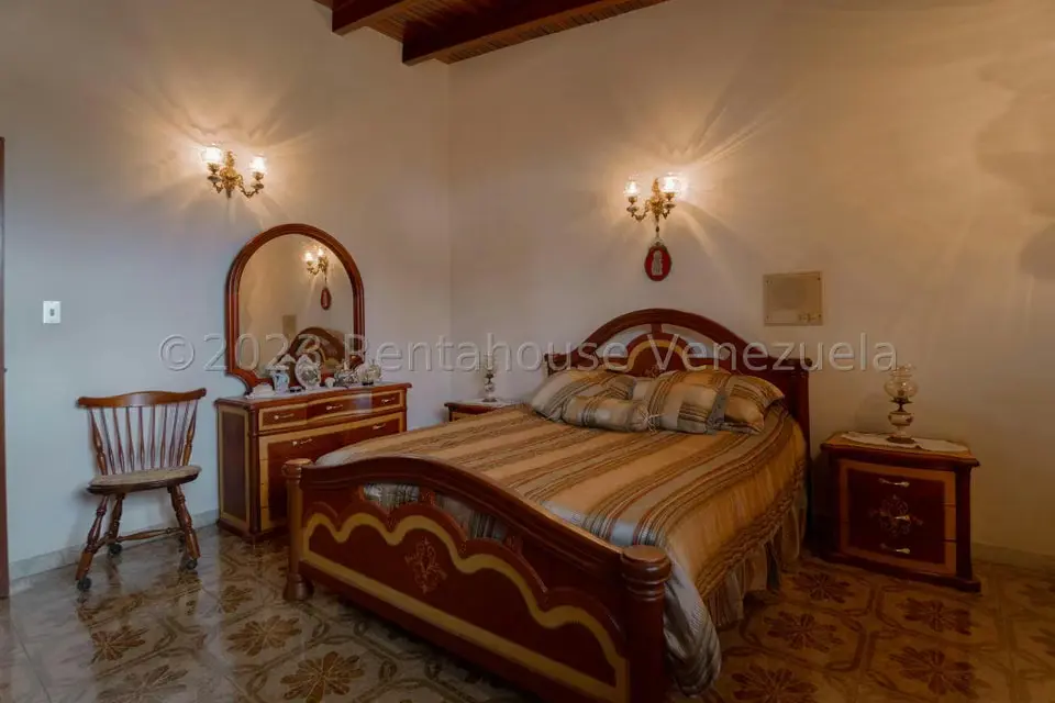 Casa (Duplex) en Venta en Cumbres de Curumo, Distrito Metropolitano - 50