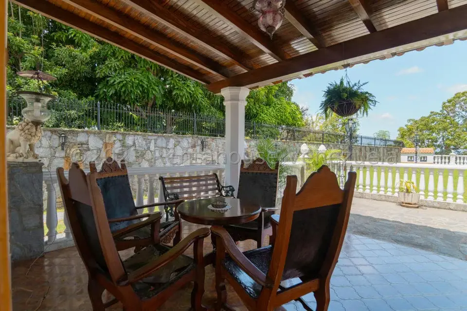 Casa (Duplex) en Venta en Cumbres de Curumo, Distrito Metropolitano - 5