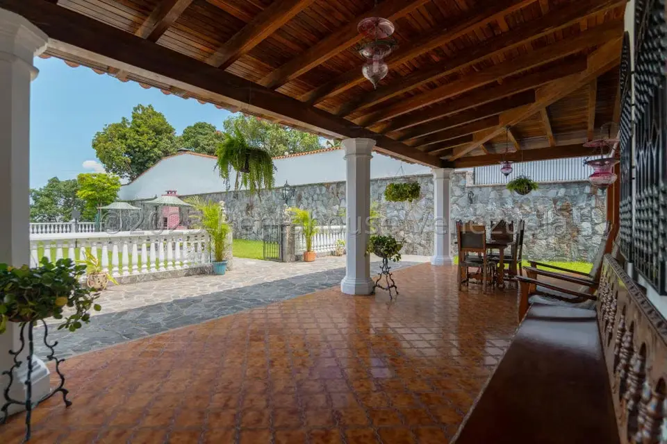 Casa (Duplex) en Venta en Cumbres de Curumo, Distrito Metropolitano - 7