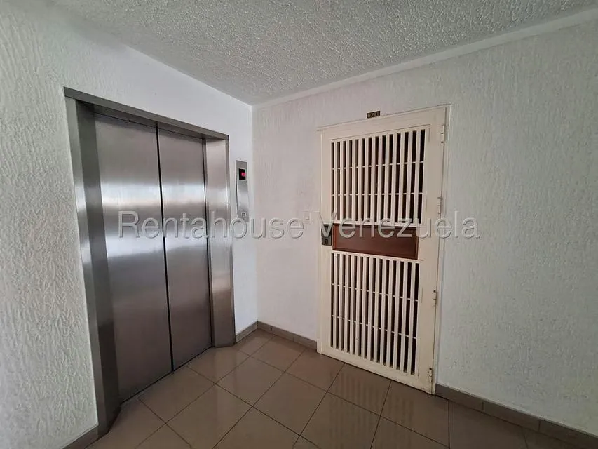 Apartamento (Multiples Niveles) en Venta en Avenida Las Americas, Merida - 2