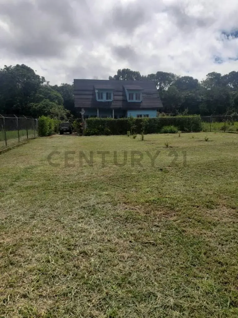 Se ofrece para la Venta Cómoda y bella casa tipo Chalet en Santa Elena de Uairen