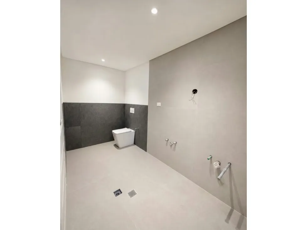 APARTAMENTO EN VENTA 244,70 M2 - URB. LAS MERCEDES - 12