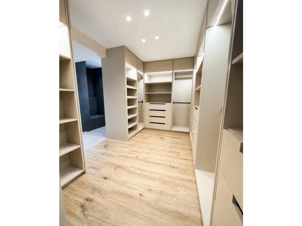 APARTAMENTO EN VENTA 244,70 M2 - URB. LAS MERCEDES - 6