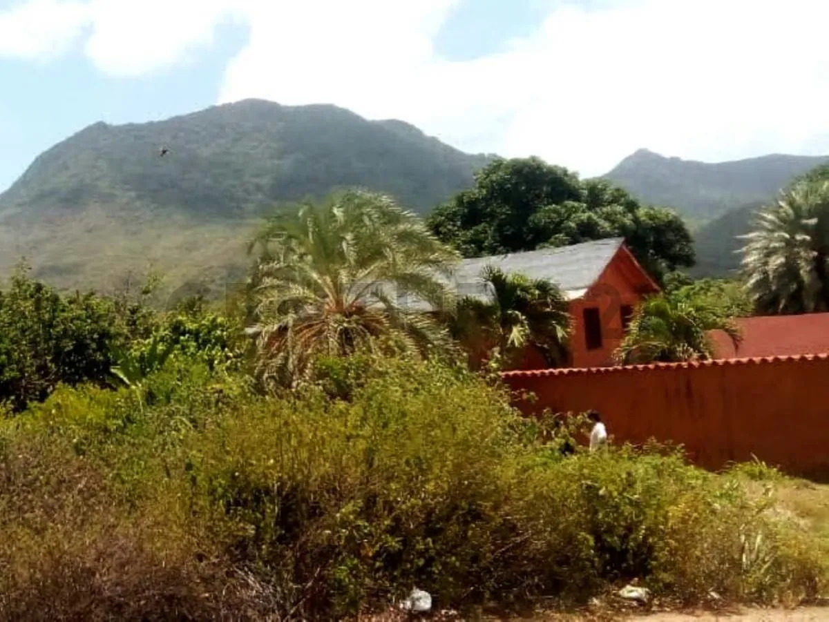 TERRENO EN EL SALADO ISLA DE MARGARITA VENEZUELA - 2