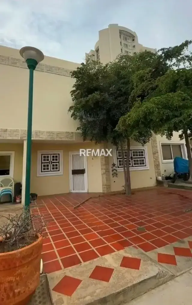 TOWNHOUSE VILLA ALQUILER VALLE FRIO