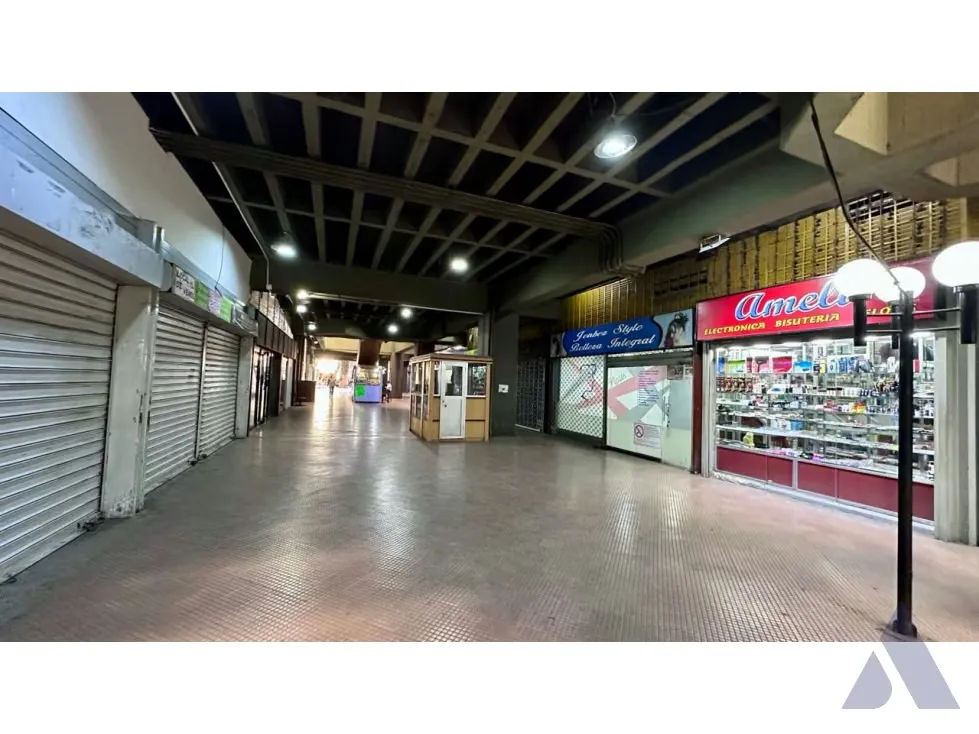 Alquilo local comercial 66m2 C. C. Plaza Páez El Paraiso 7610 - 3