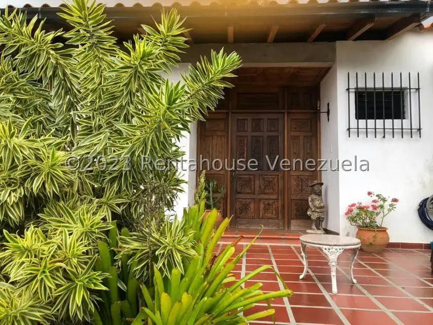 Casa (1 Nivel) en Venta en Prados del Este, Distrito Metropolitano - 2