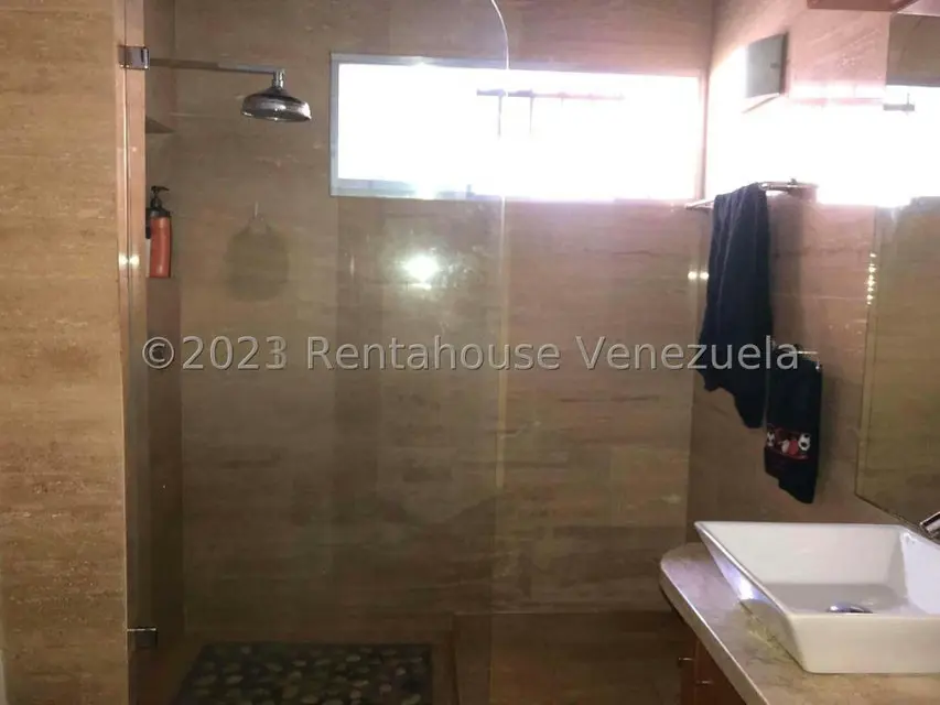 Casa (1 Nivel) en Venta en Prados del Este, Distrito Metropolitano - 22