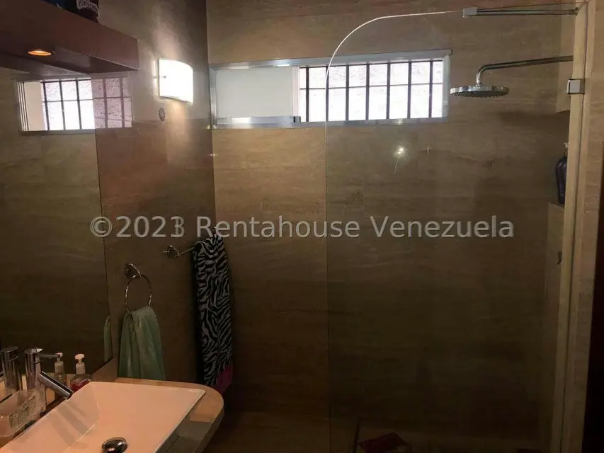Casa (1 Nivel) en Venta en Prados del Este, Distrito Metropolitano - 23