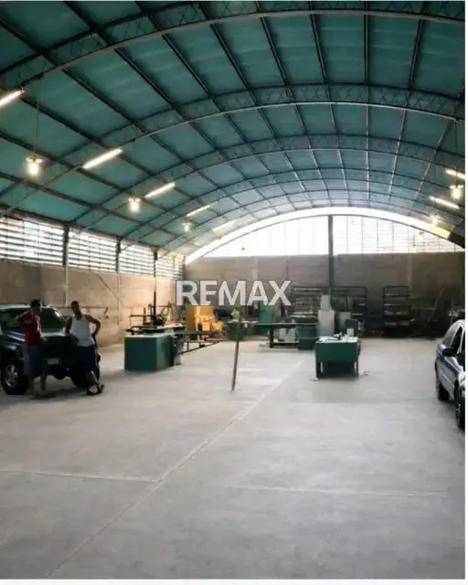 SE ALQUILA GAlpon Industrial 1.000m K4 Junquito