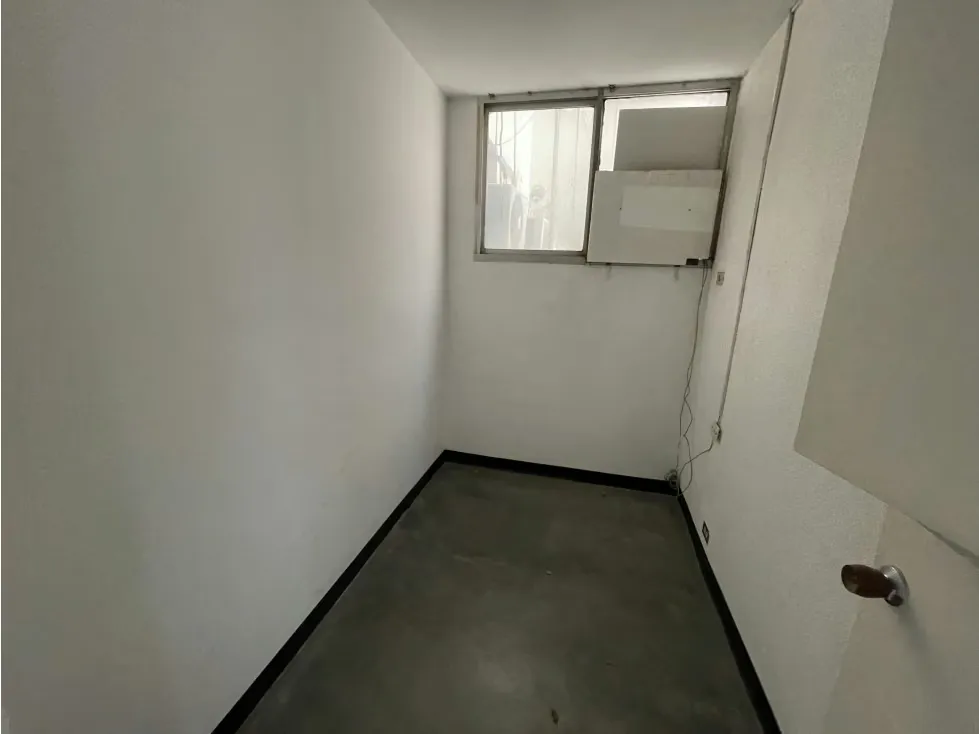 Vendo/alquilo oficina 117m2 Torre Roraima 9383 - 6