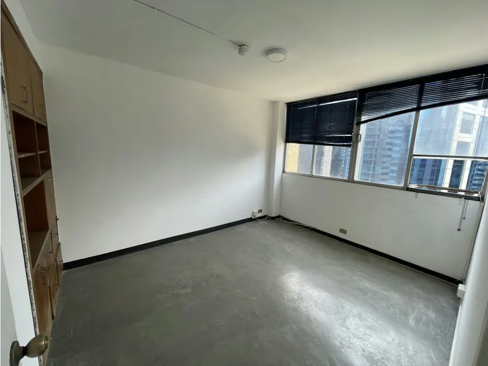 Vendo/alquilo oficina 117m2 Torre Roraima 9383 - 8