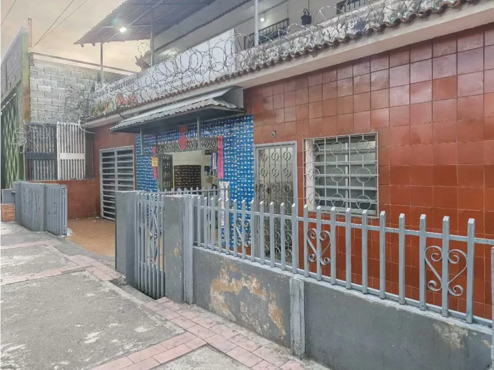 Casa comercial en venta ubicada en el Cementerio