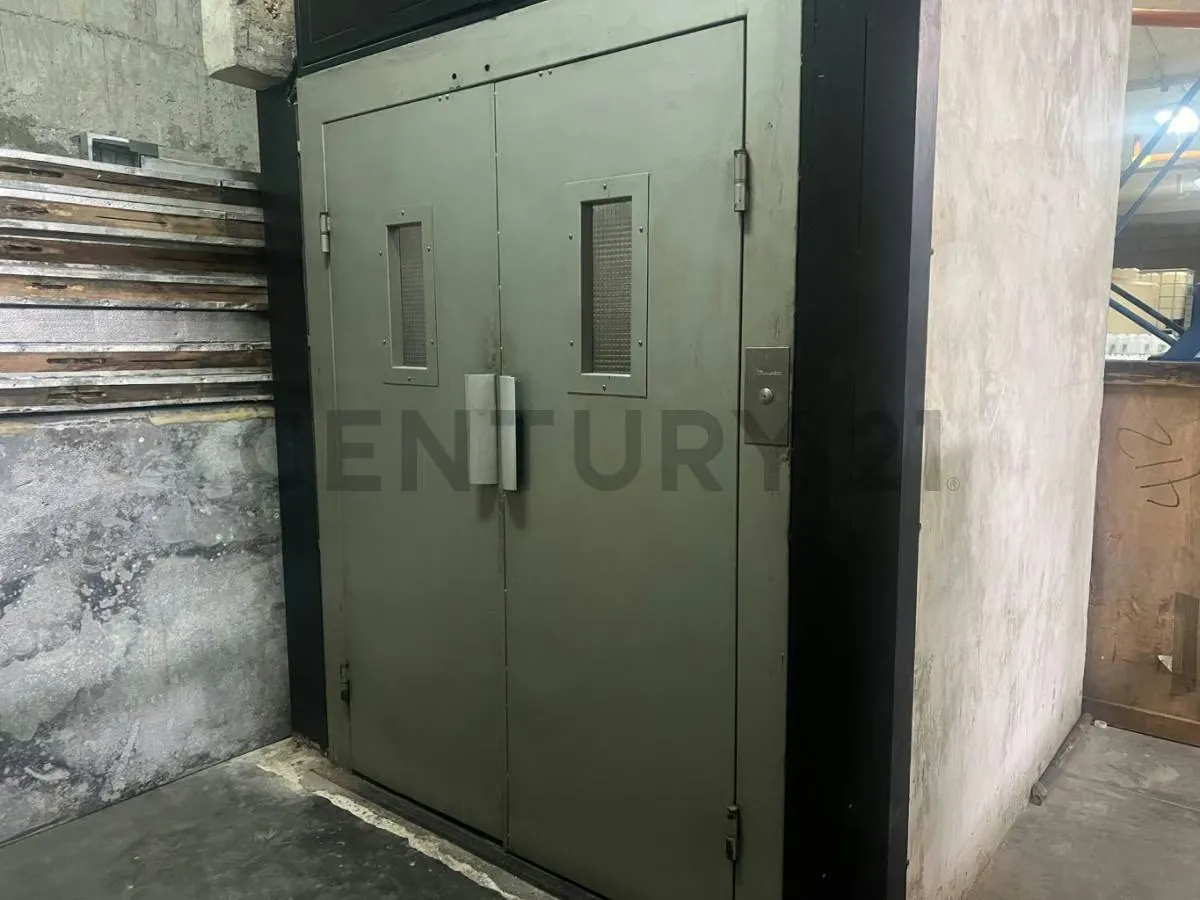 Edificio Comercial 2.928 m² en Venta | Rampa, Montacargas y Trifásica 440V - 12