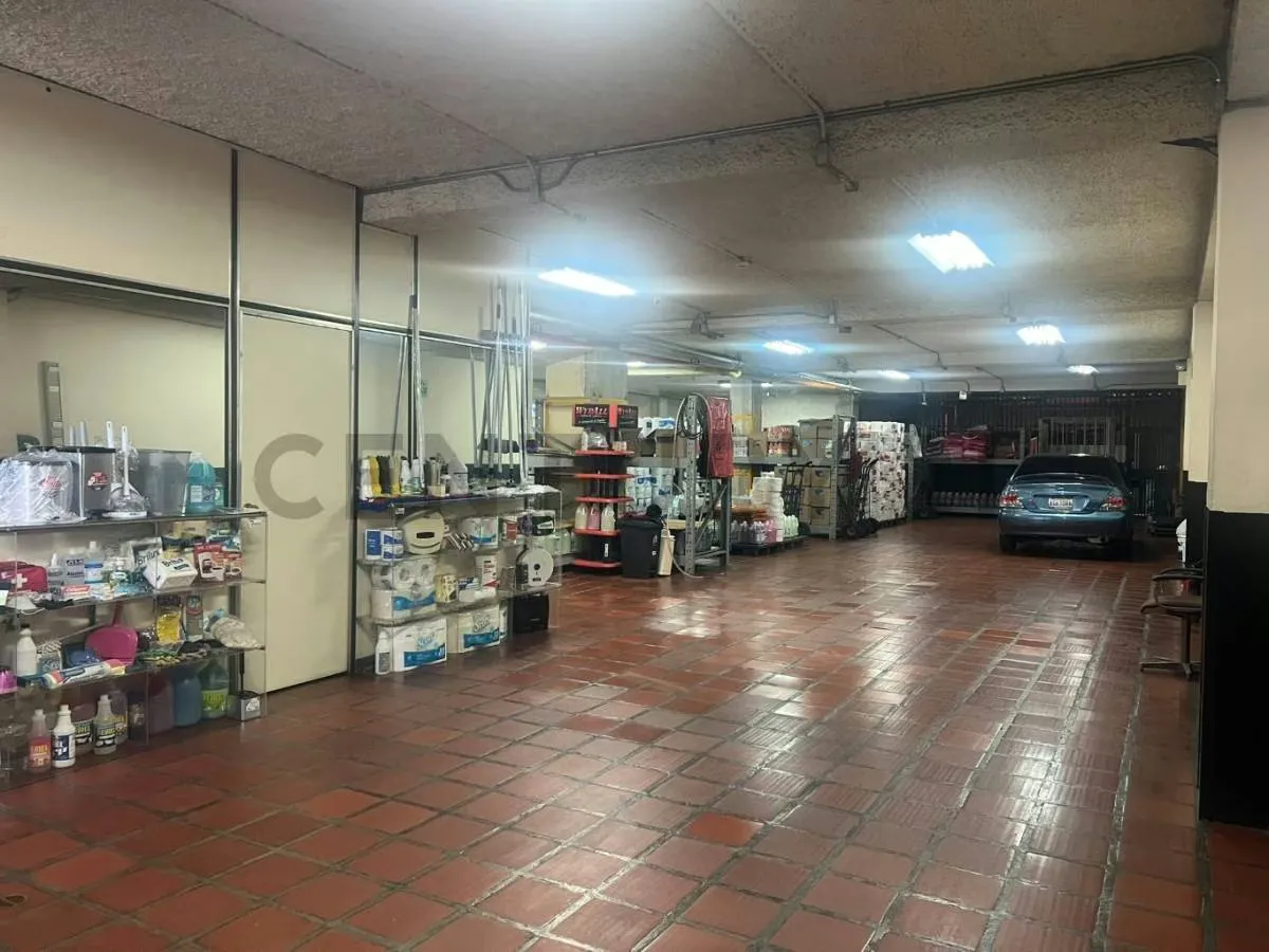 Edificio Comercial 2.928 m² en Venta | Rampa, Montacargas y Trifásica 440V - 16