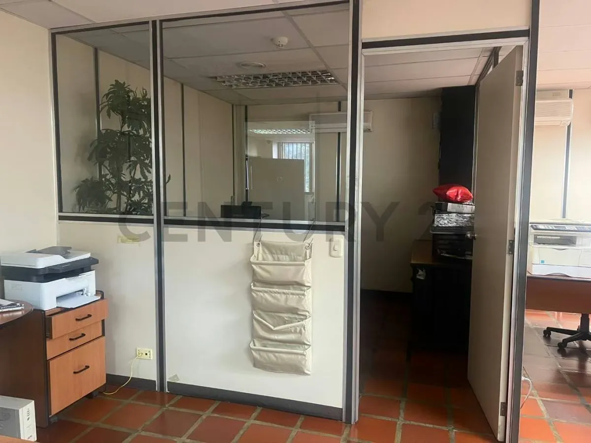 Edificio Comercial 2.928 m² en Venta | Rampa, Montacargas y Trifásica 440V - 37