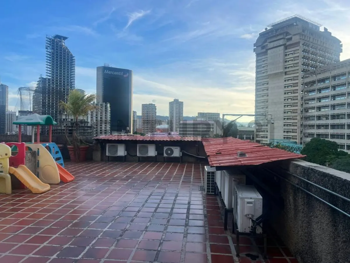 Edificio Comercial 2.928 m² en Venta | Rampa, Montacargas y Trifásica 440V - 42