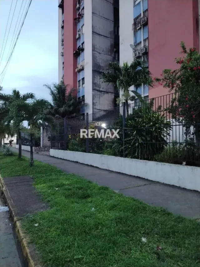 Vende cómodo, acogedor, cálido y amplio apartamento en el Conjunto Residencial Los Robles, ubicado en la avenida Orinoco, casco central de la Ciudad de Maturin. - 9