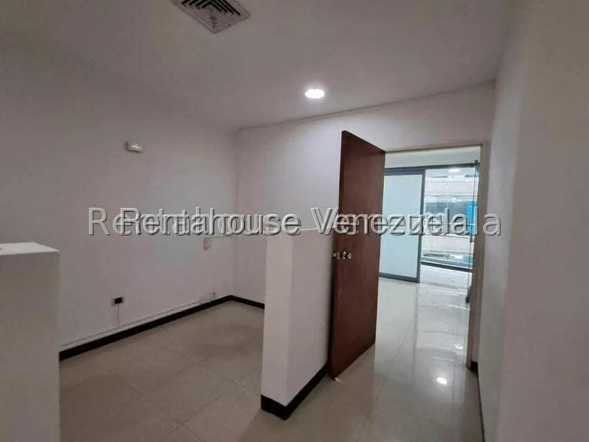 Local Comercial en Alquiler en San Jose de Tarbes, Carabobo - 12