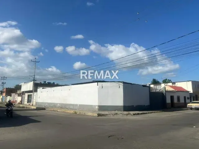 Venta Casa Comercial con Galpon