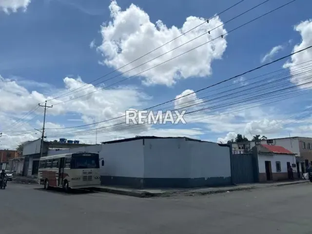 Venta Casa Comercial con Galpon - 2