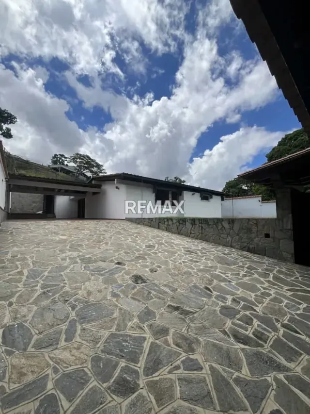 CASA DE UN SOLO NIVEL EN CAURIMARE de 1096m2 - 2