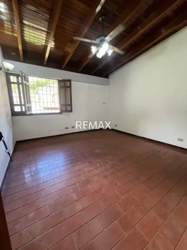 CASA DE UN SOLO NIVEL EN CAURIMARE de 1096m2 - 9